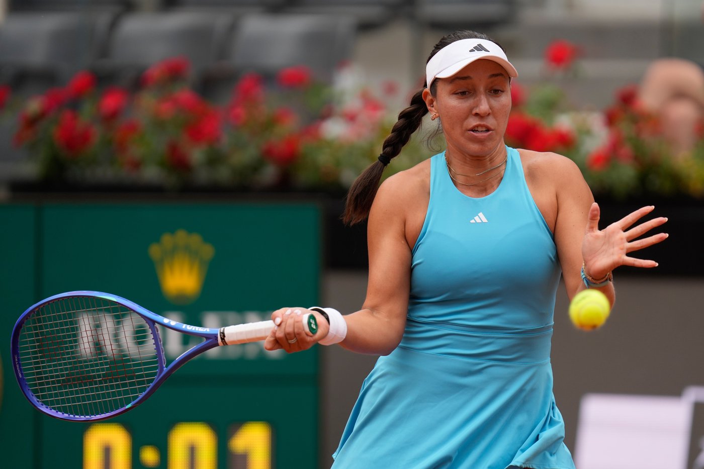 Swiatek steamrolls Pegula to reach Italian Open semifinals | iNFOnews.ca
