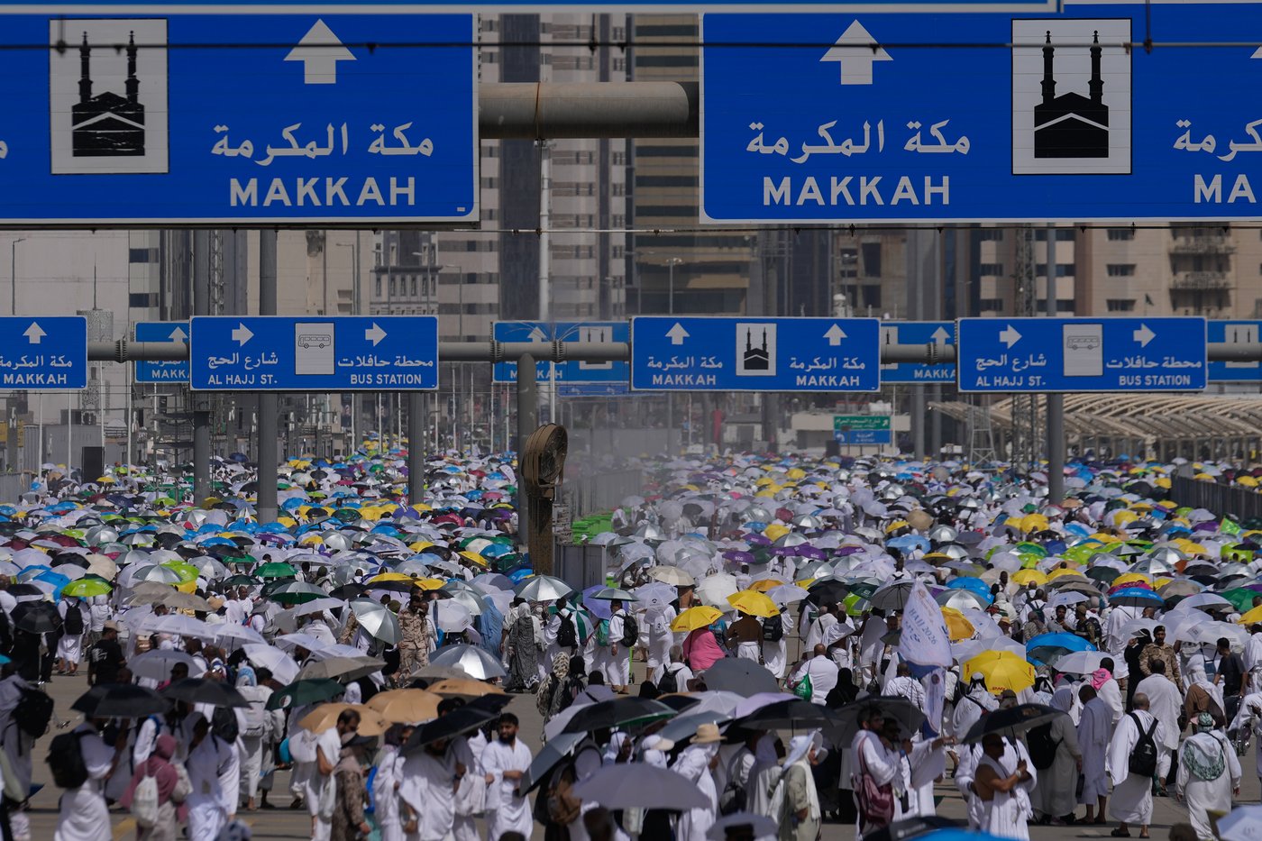 Photos show Muslim pilgrims in Mecca as annual Hajj pilgrimage ends | iNFOnews.ca