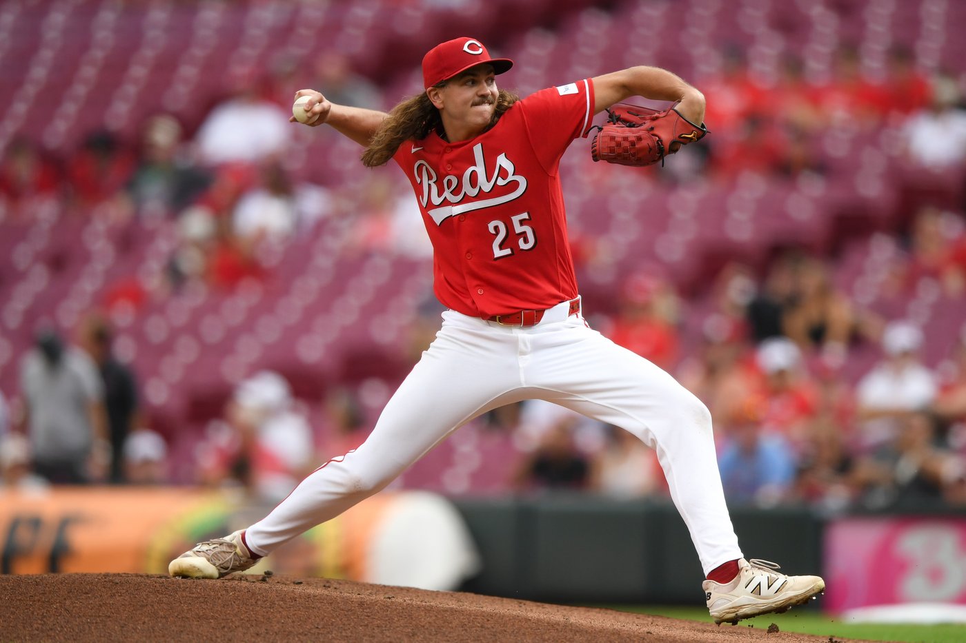 De La Cruz's 1st career walk-off hit in 10th gives Reds 6-5 win over Cardinals to split doubleheader | iNFOnews.ca