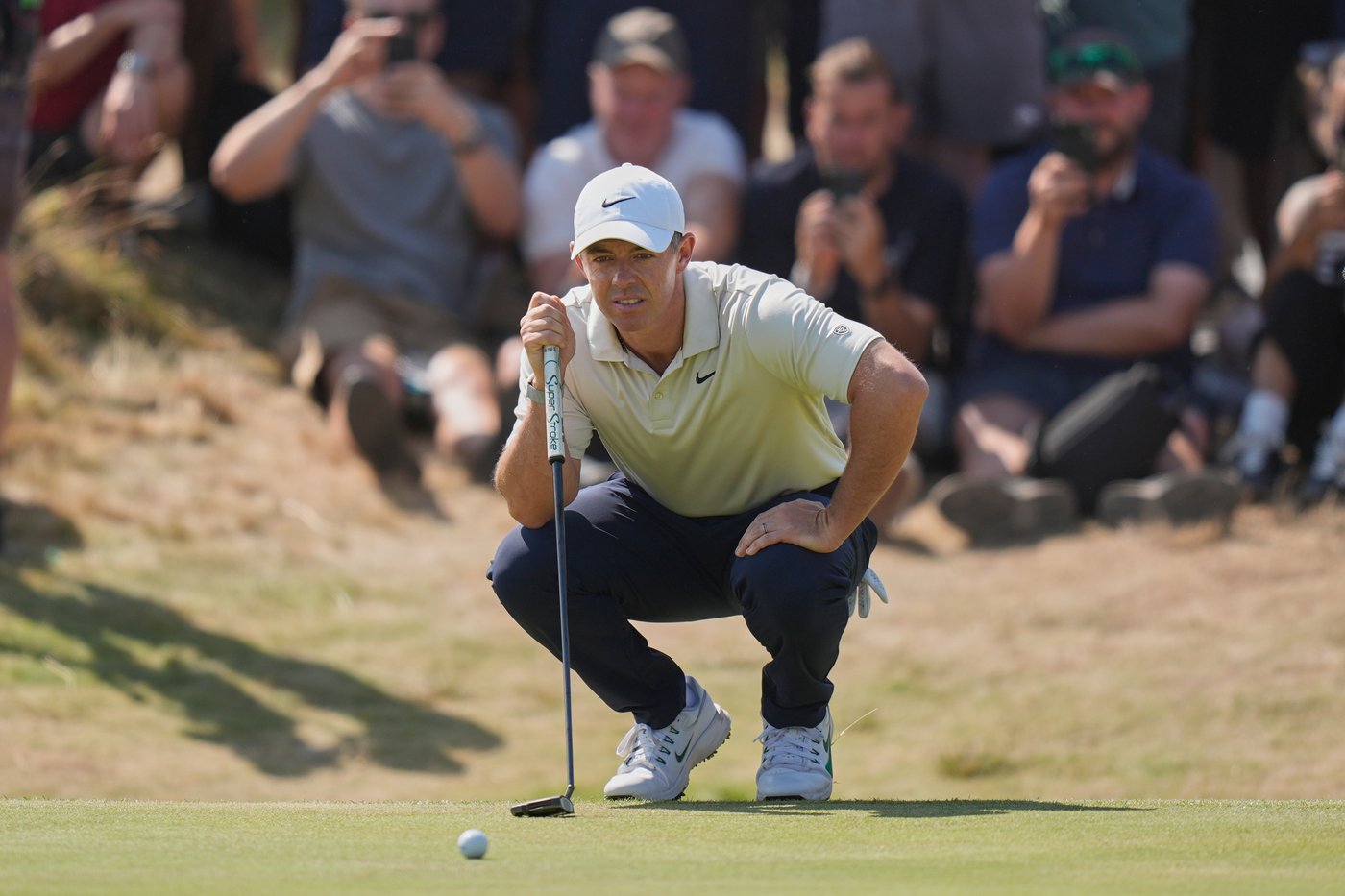 Rory McIlroy toils at British Open as putting woes leave him 7 shots off the first-round lead | iNFOnews.ca