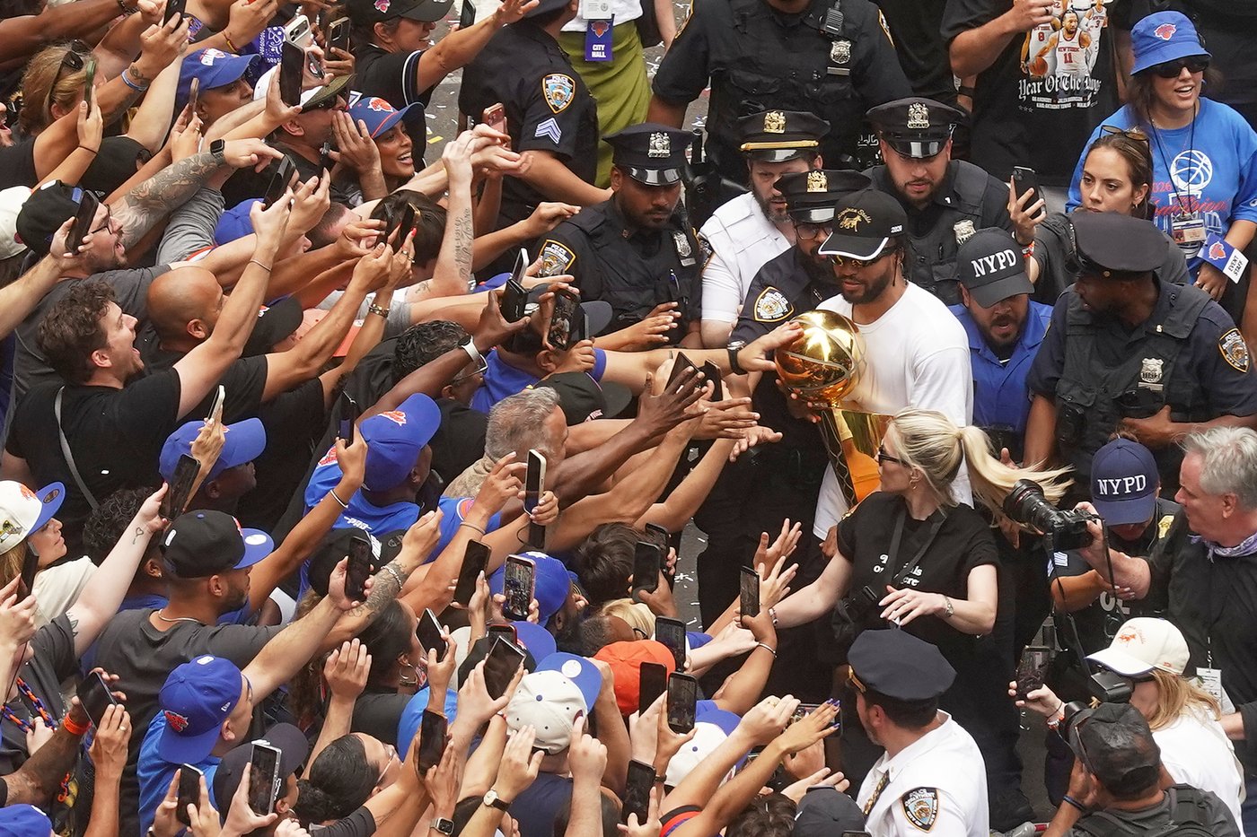 Photos of the New York Knicks parade | iNFOnews.ca