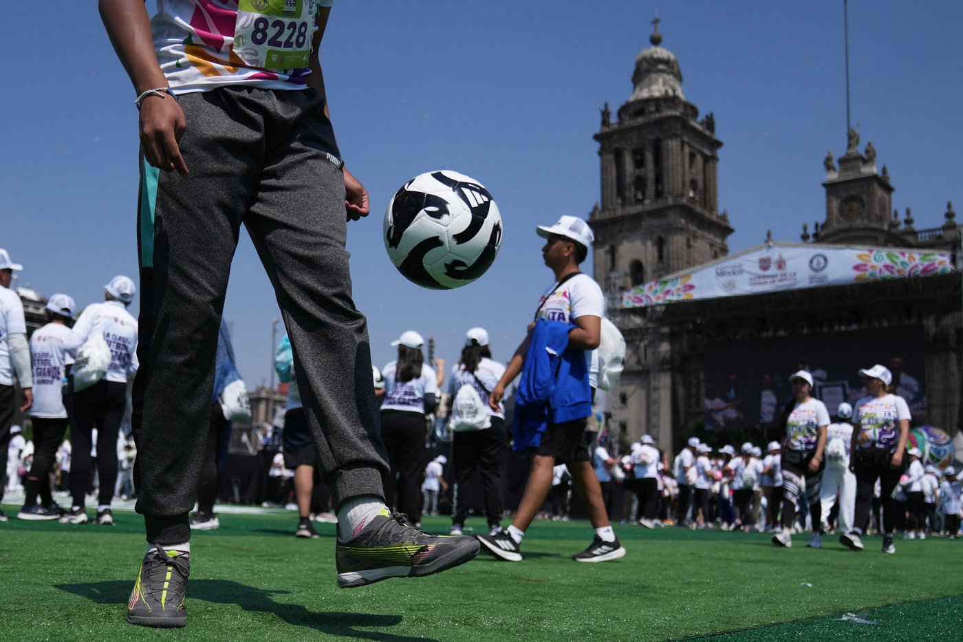 Mexico City sets the world record for the largest soccer class | iNFOnews.ca