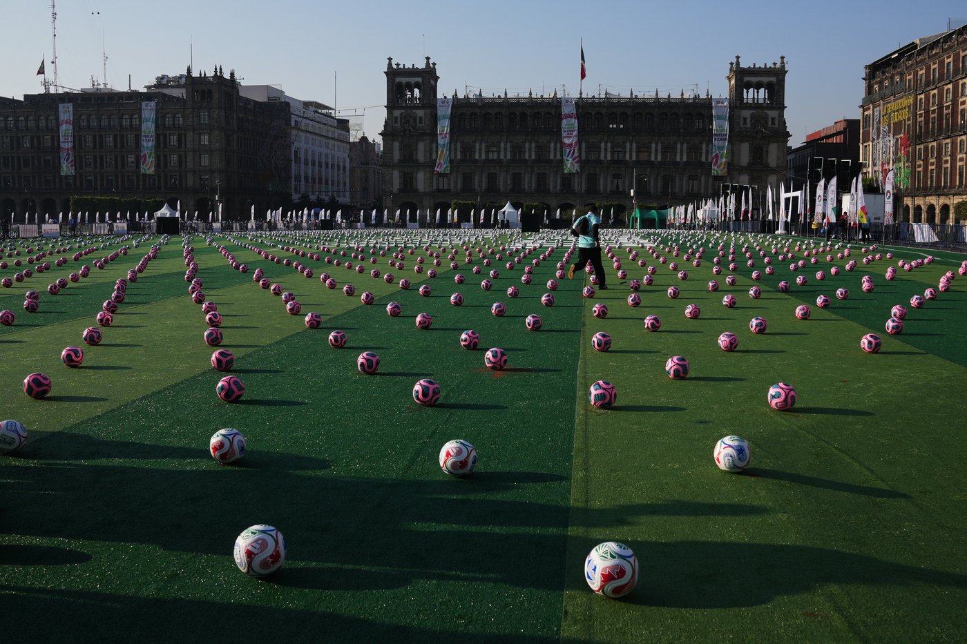 Mexico City sets the world record for the largest soccer class | iNFOnews.ca