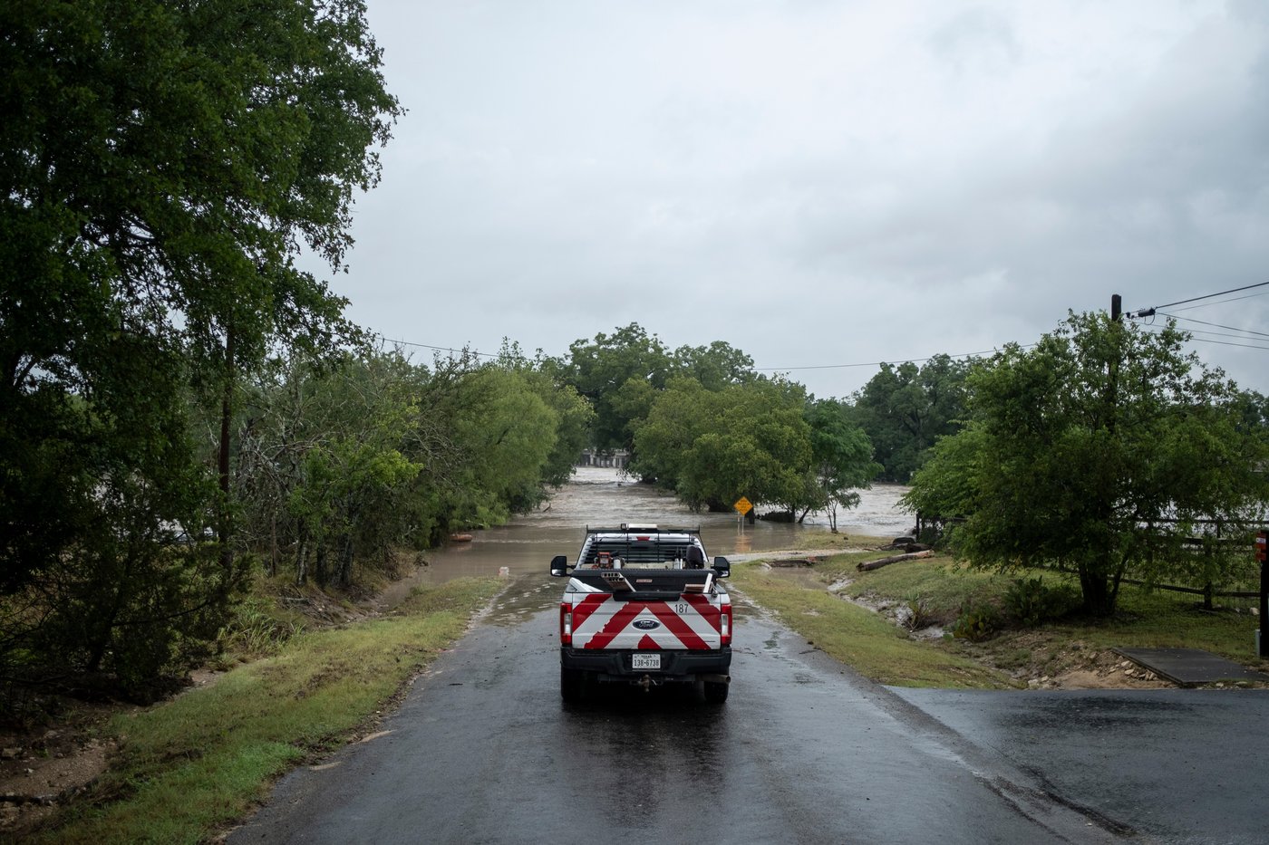 At least 1 person has died as Texas flooding forces evacuations and rescues, governor says | iNFOnews.ca