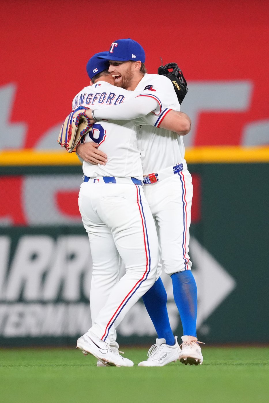 Jake Burger's RBI double pushes Rangers past Mariners 2-1 | iNFOnews.ca