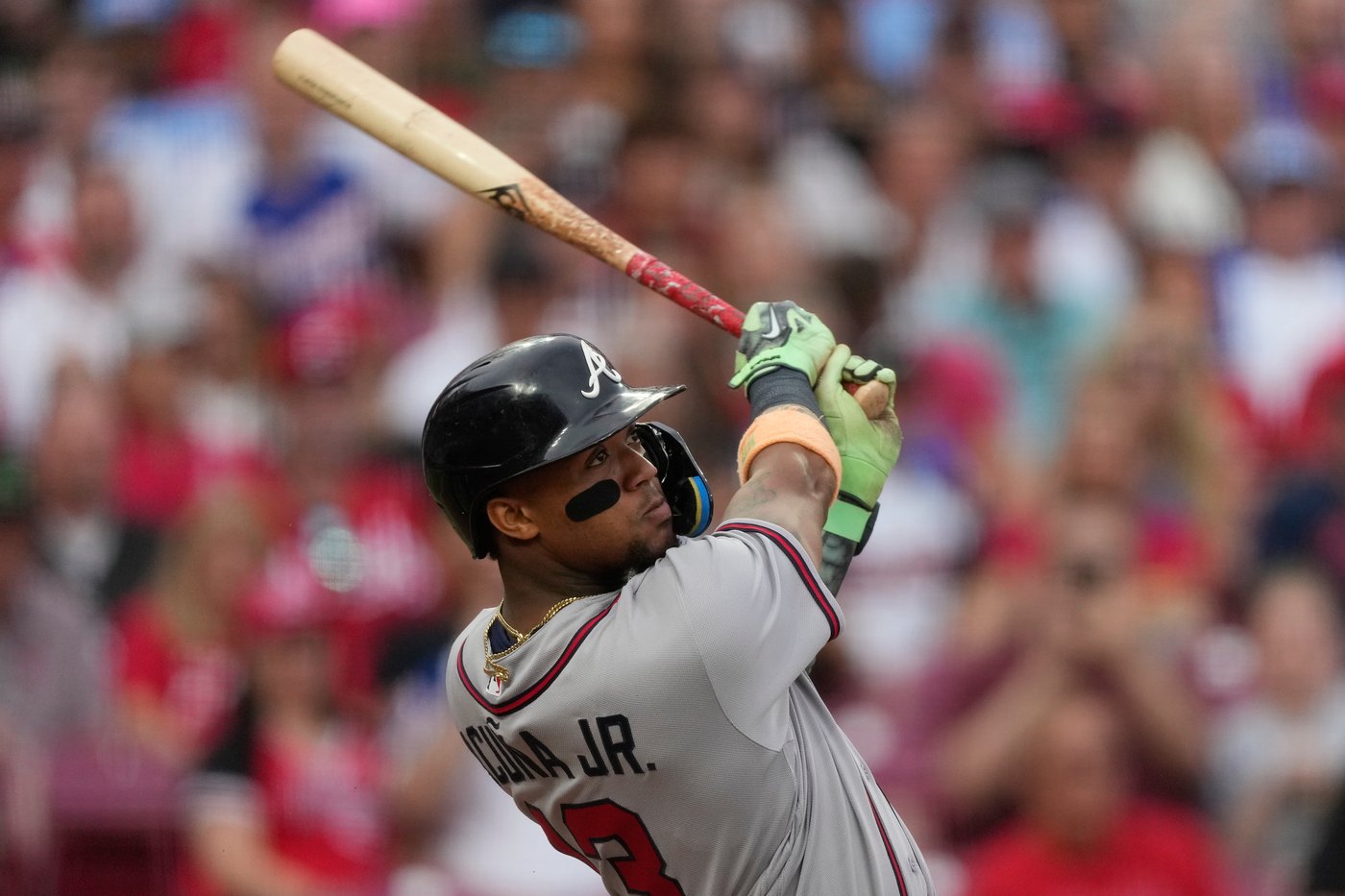 Acuña powers Braves past Reds 5-2 with 2 more homers as Atlanta hits 40 wins | iNFOnews.ca