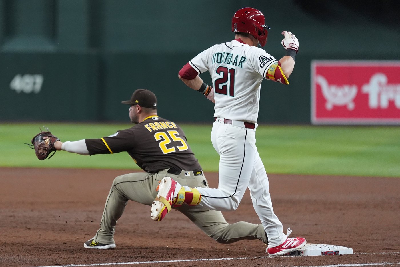Manny Machado has four RBIs, Padres beat D-backs 9-4 to gain ground in NL wild card race | iNFOnews.ca Manny Machado has four RBIs, Padres beat D-backs 9-4 to gain ground in NL wild card race | iNFOnews.ca