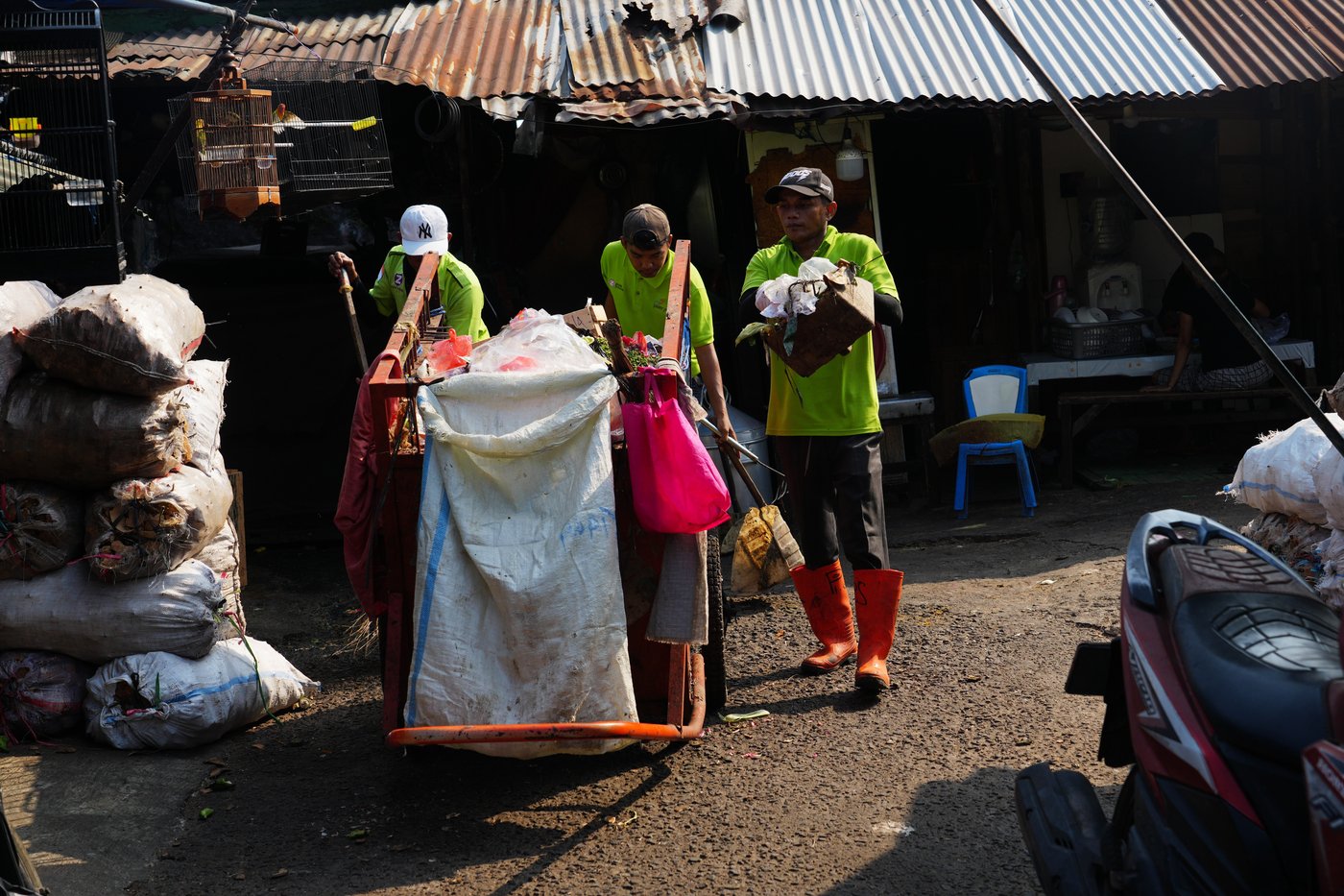 As Indonesia cuts methane emissions, life atop a mountain of garbage begins to change | iNFOnews.ca As Indonesia cuts methane emissions, life atop a mountain of garbage begins to change | iNFOnews.ca
