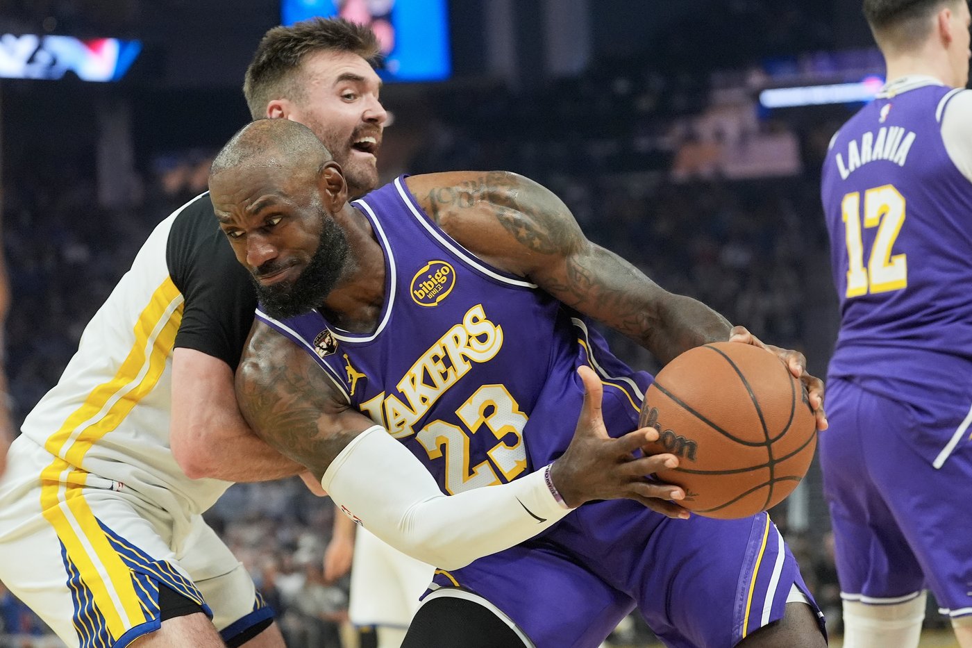 LeBron James has 26 points, 11 assists to lead Lakers past Warriors 119-103 as Stephen Curry sits | iNFOnews.ca