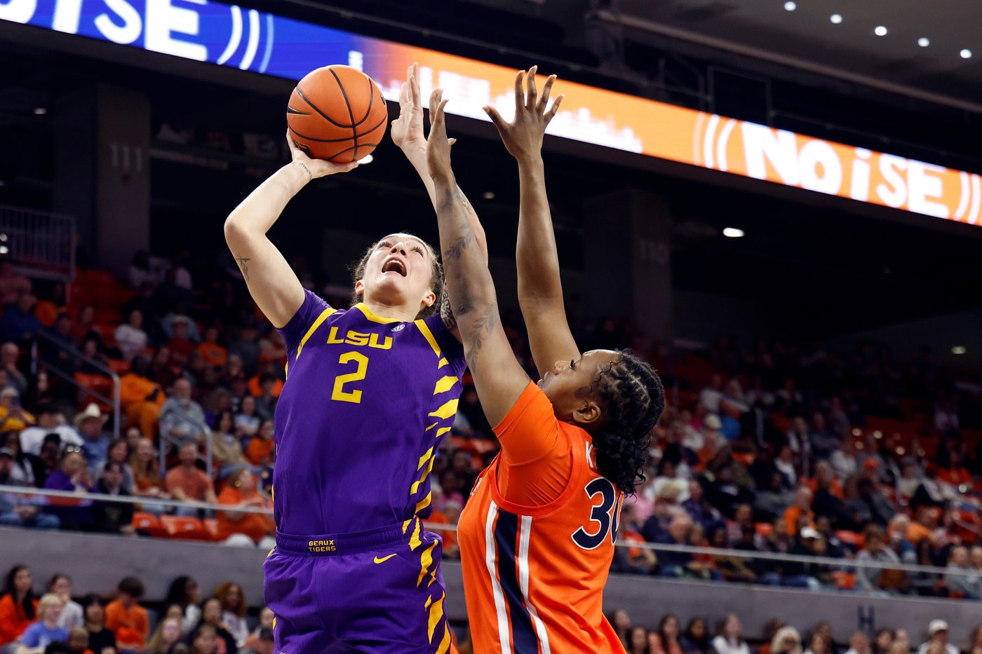 No. 5 LSU bounces back from a midweek loss at Texas and routs Auburn 77-44 | iNFOnews.ca