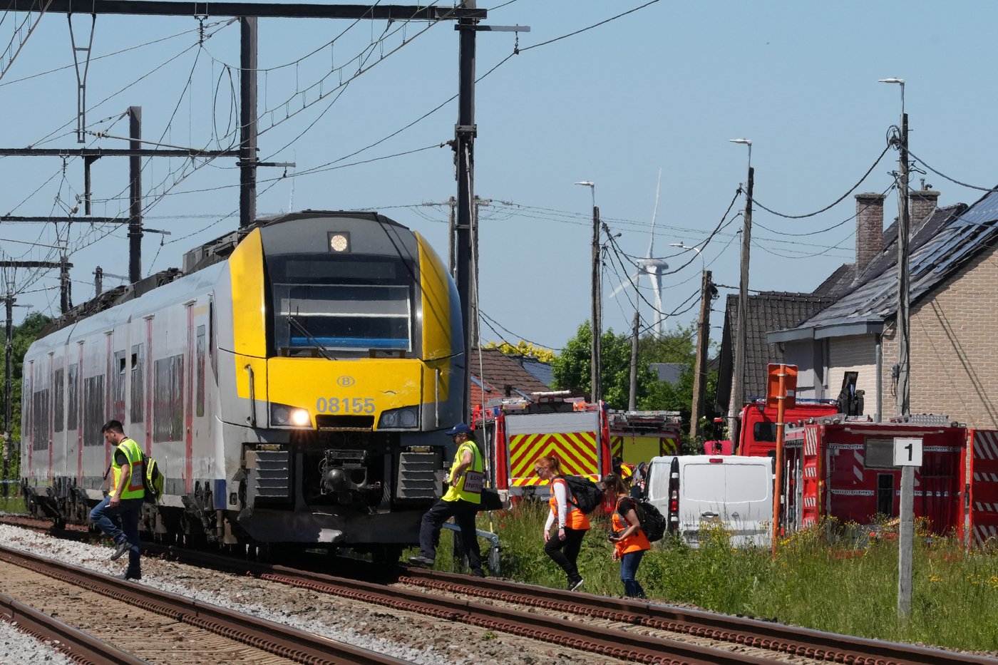 4 dead, 5 injured in a crash between a train and a school bus in Belgium | iNwheels