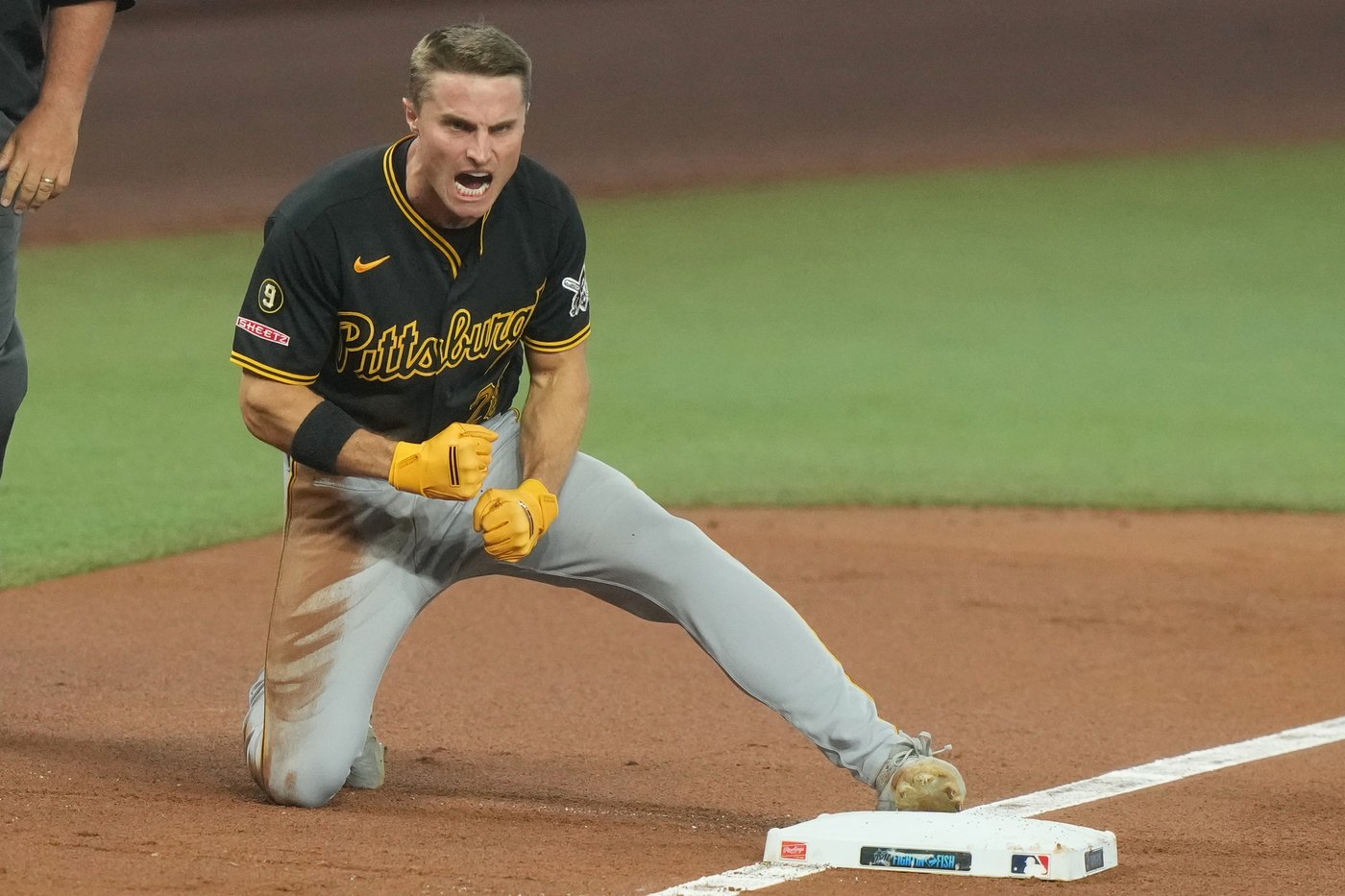 Ashcraft throws complete game, Flores has 2 homers, 6 RBIs as Pirates rout Marlins 13-1 | iNFOnews.ca Ashcraft throws complete game, Flores has 2 homers, 6 RBIs as Pirates rout Marlins 13-1 | iNFOnews.ca