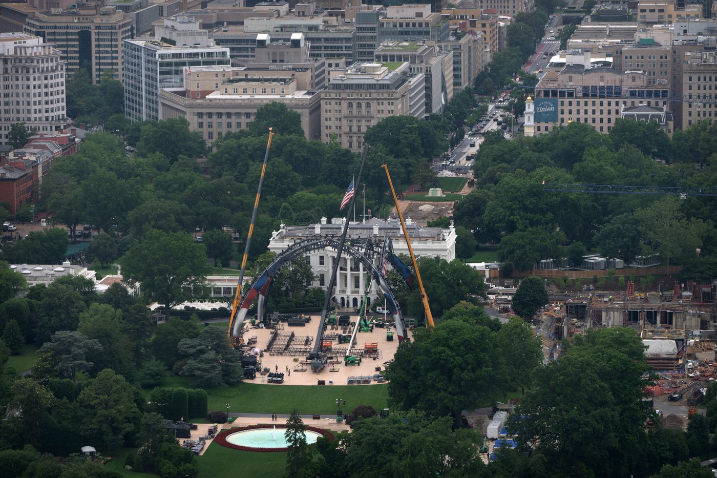 UFC fighting cage rises on White House lawn for bout celebrating America’s 250th anniversary | iNFOnews.ca