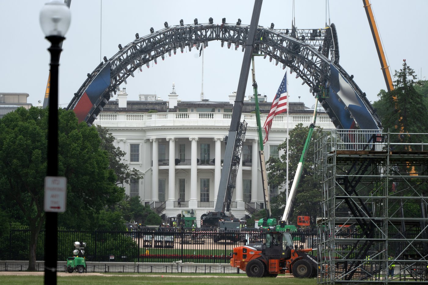 UFC fighting cage rises on White House lawn for bout celebrating America’s 250th anniversary | iNFOnews.ca