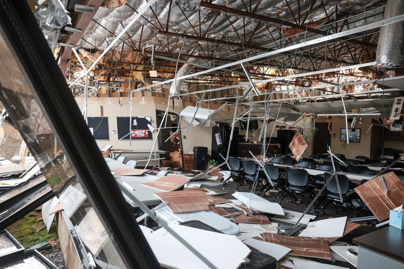 Authorities search debris after suspected tornadoes kill 6 in Michigan, Oklahoma | iNFOnews.ca