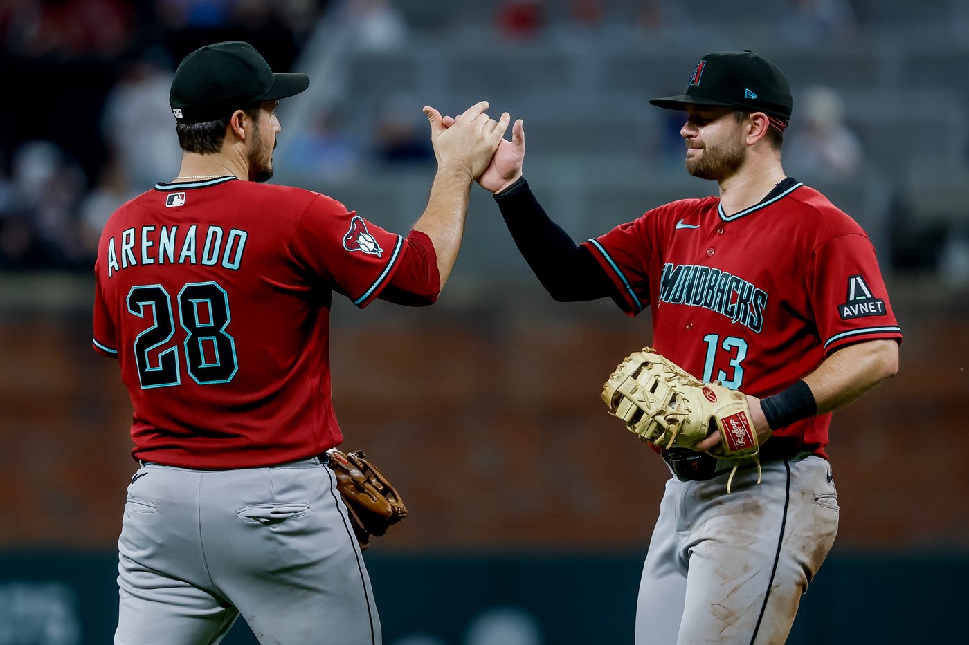 Arizona third baseman Arenado worried after leaving loss to the Braves with left trunk discomfort | iNFOnews.ca