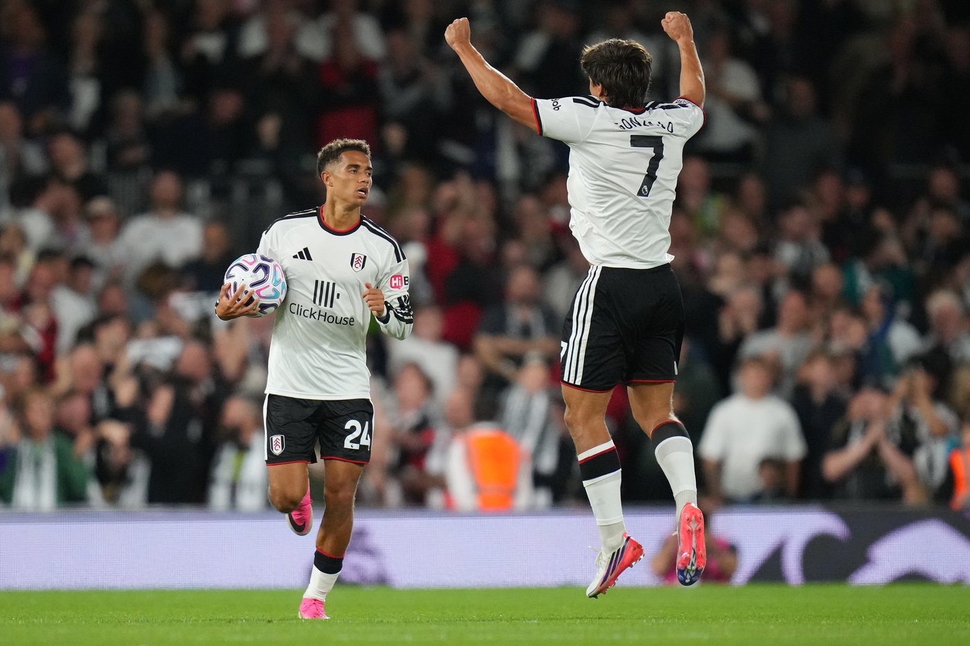 Rogers scores on debut as Chelsea beats Fulham to win Premier League opener | iNFOnews.ca Rogers scores on debut as Chelsea beats Fulham to win Premier League opener | iNFOnews.ca