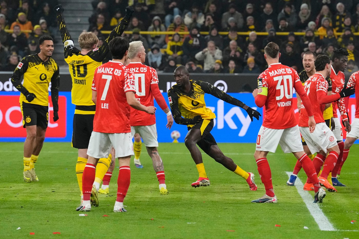 Three first-half headers put Dortmund on the way to win over Mainz | iNFOnews.ca