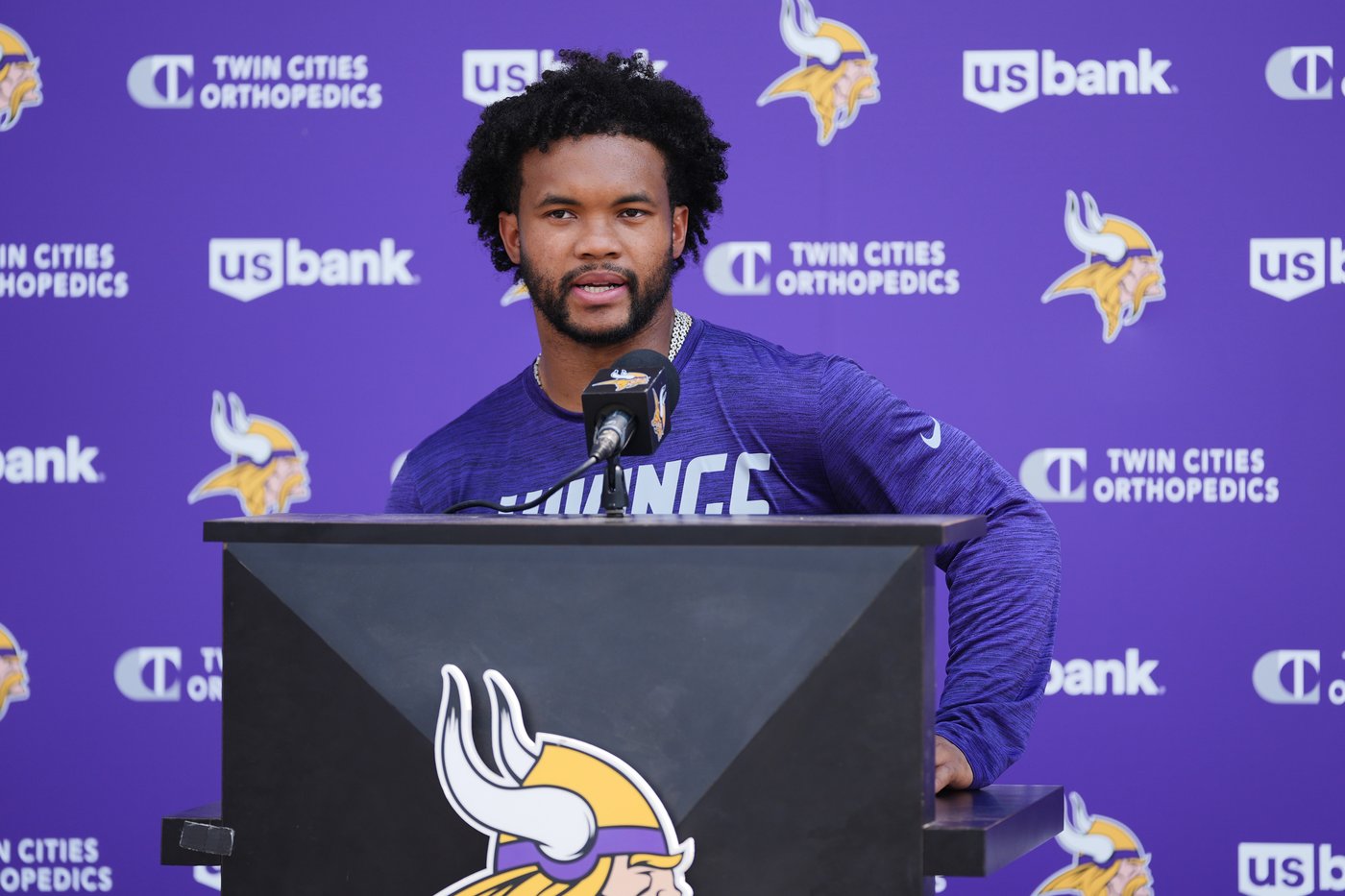 Vikings camp opens with the QBs and their teammates playing it cool over the spotlighted competition | iNFOnews.ca
