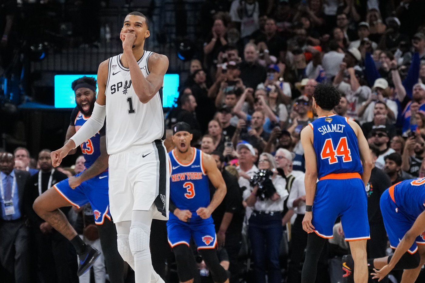 Wemby misses at the end, Knicks beat Spurs 105-104 for 2-0 lead in NBA Finals | iNFOnews.ca
