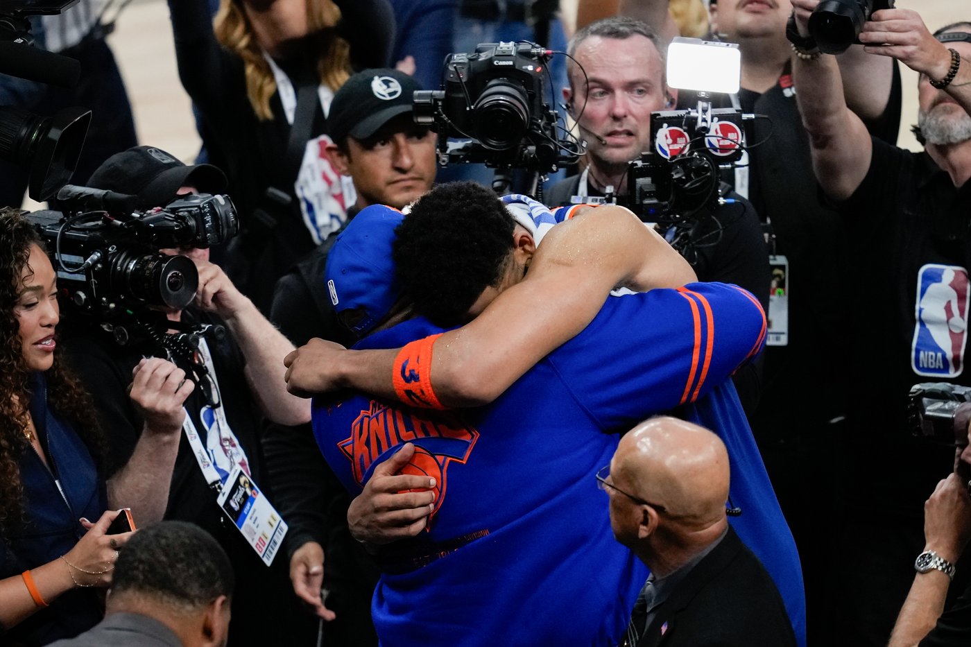 Wemby misses at the end, Knicks beat Spurs 105-104 for 2-0 lead in NBA Finals | iNFOnews.ca