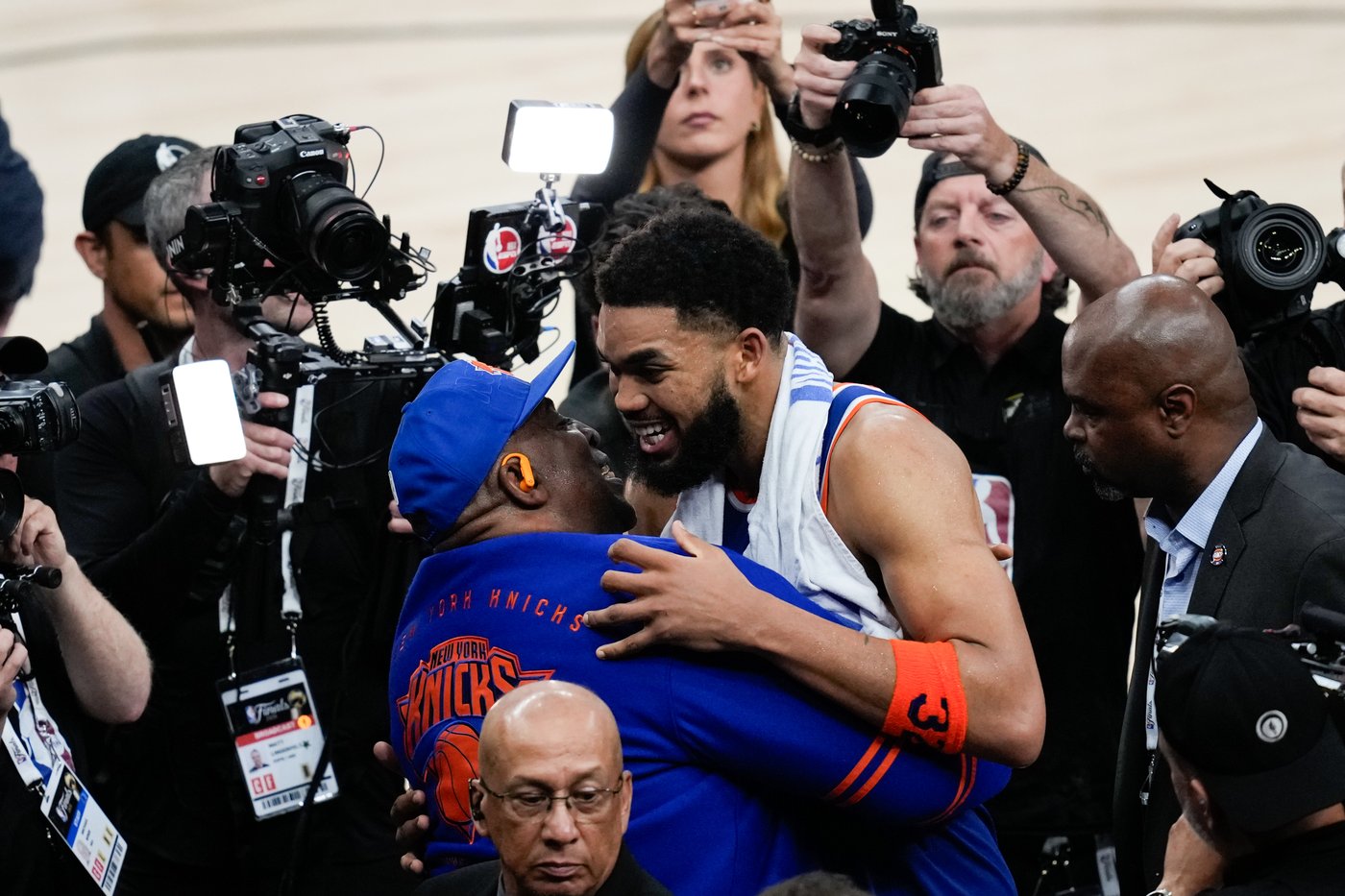 Wemby misses at the end, Knicks beat Spurs 105-104 for 2-0 lead in NBA Finals | iNFOnews.ca