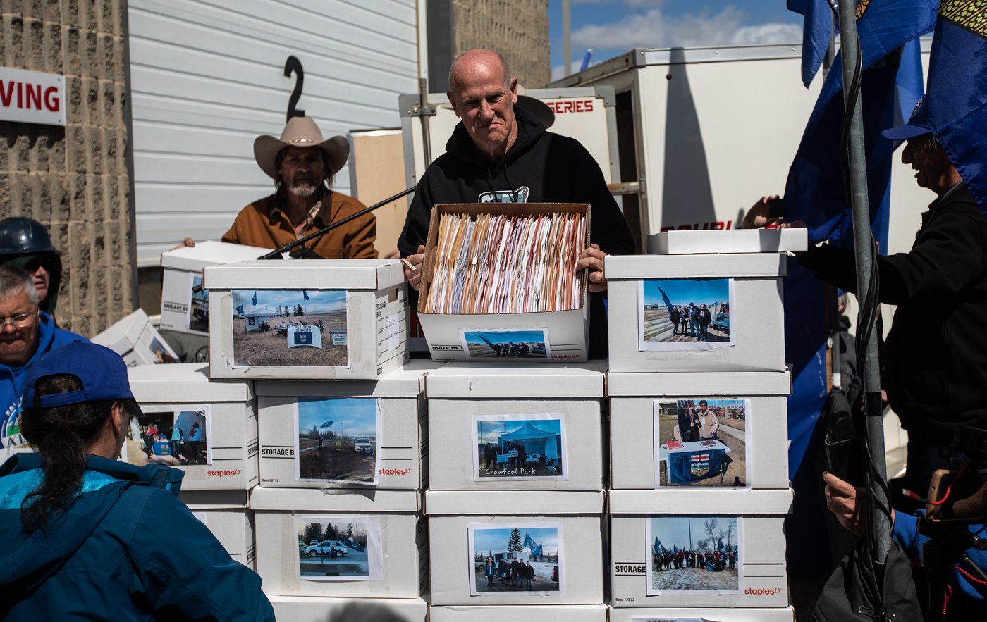'First step': Alberta separatists deliver referendum petition, tout 300K signatures | iNFOnews.ca
