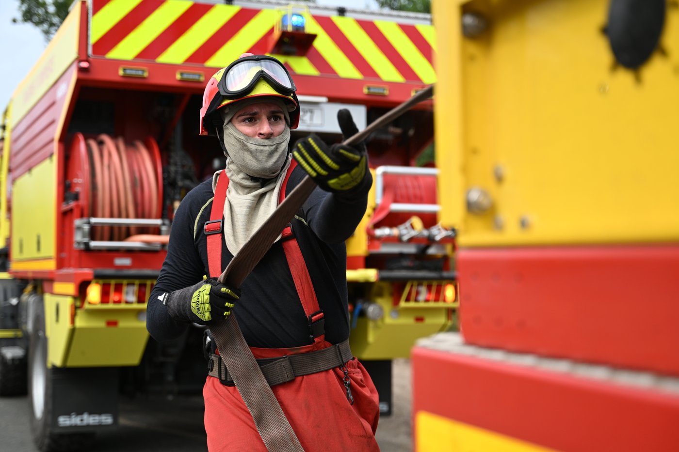 As heat and dry conditions fan wildfires in France, volunteers fan out to help | iNFOnews.ca As heat and dry conditions fan wildfires in France, volunteers fan out to help | iNFOnews.ca