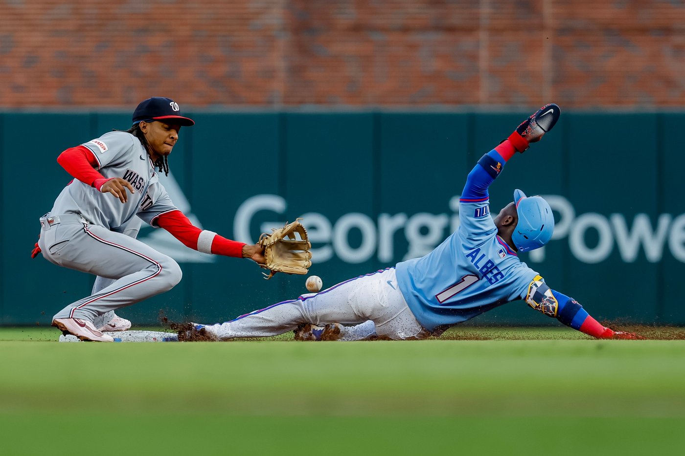 Martín Pérez flirts with a no-hitter as Braves power past Nationals 8-3 | iNFOnews.ca