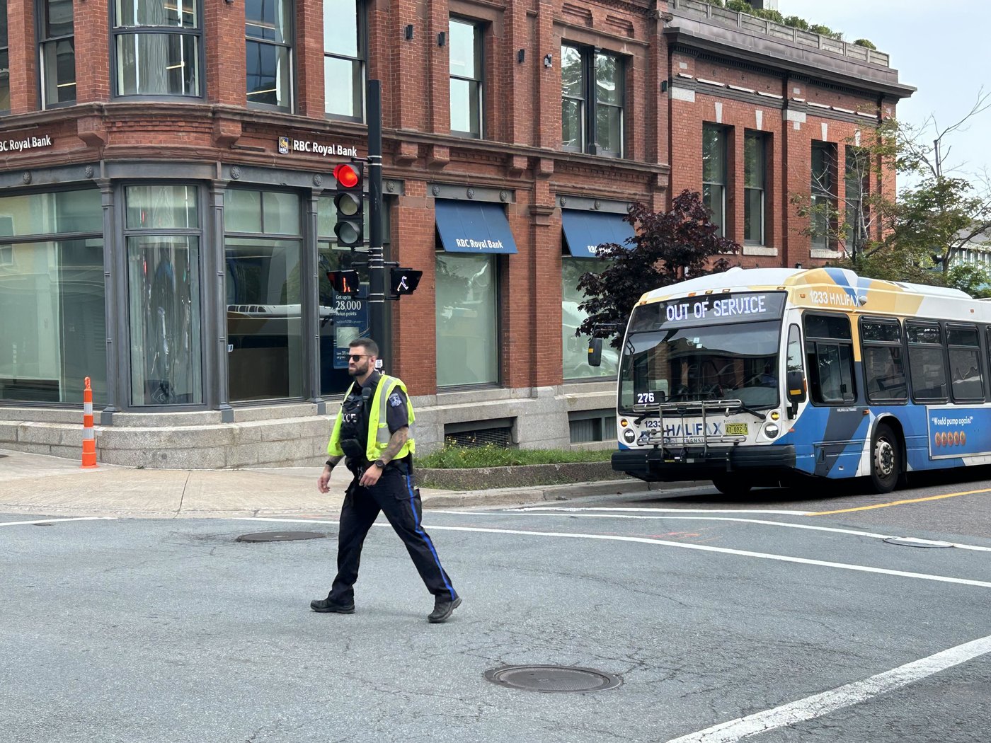 Bomb threat prompts Halifax police to evacuate several downtown streets | iNFOnews.ca Bomb threat prompts Halifax police to evacuate several downtown streets | iNFOnews.ca
