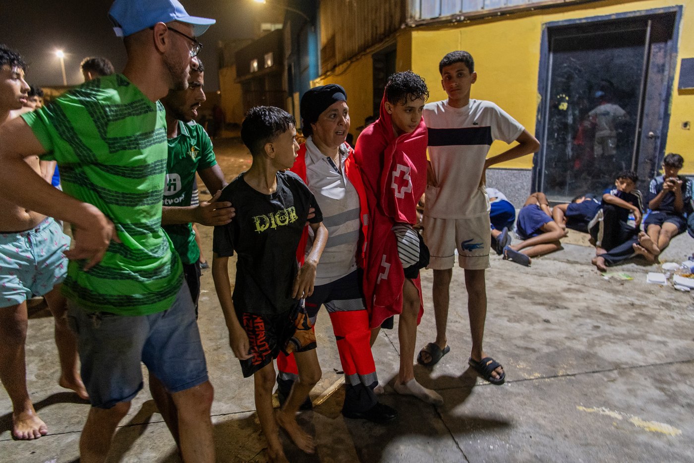 Migrants cross into Spain’s Ceuta territory from Morocco, in photos | iNFOnews.ca