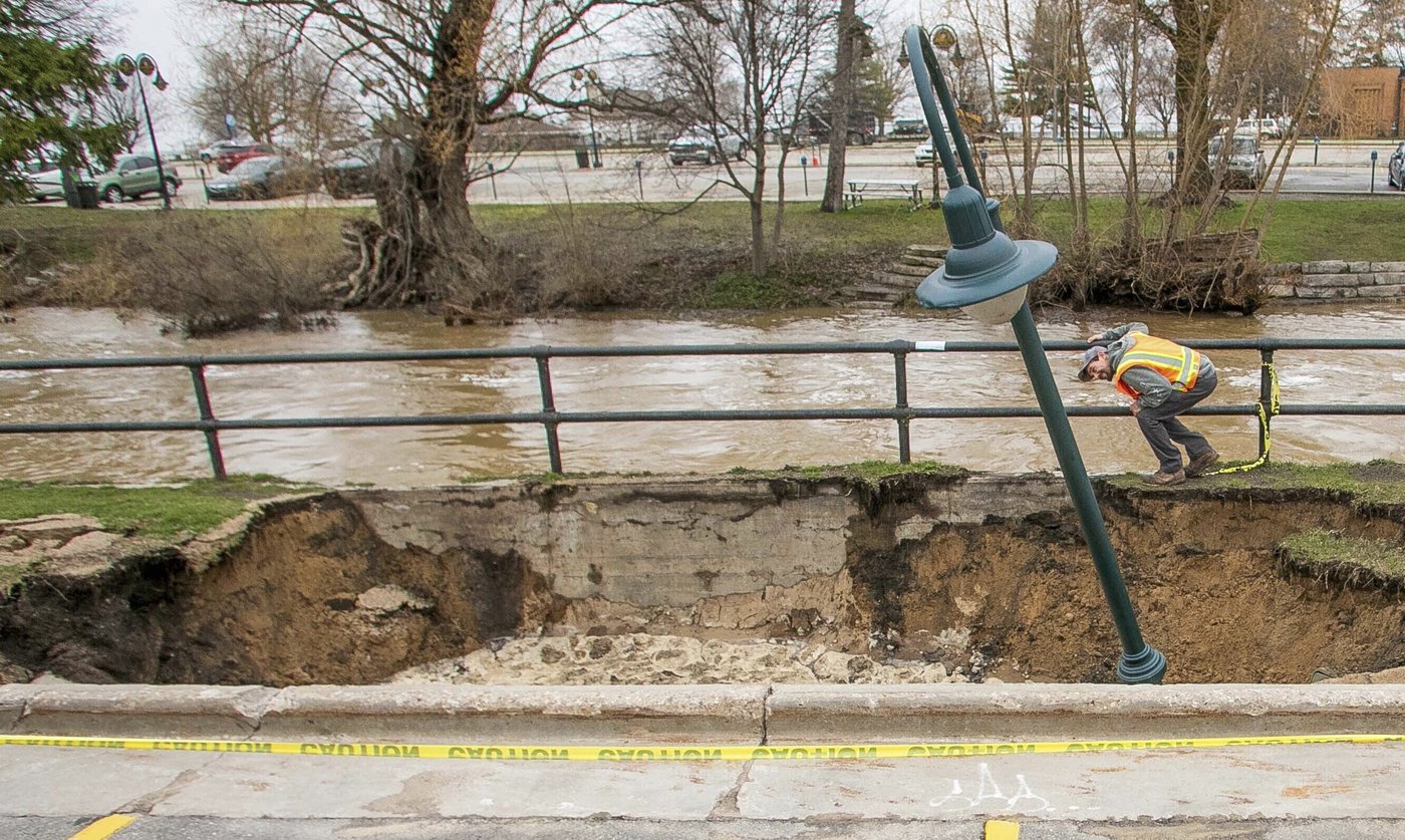 Floodwaters inundate Wisconsin streets, trapping drivers, as Midwest rebuilds after storms | iNwheels Floodwaters inundate Wisconsin streets, trapping drivers, as Midwest rebuilds after storms | iNwheels