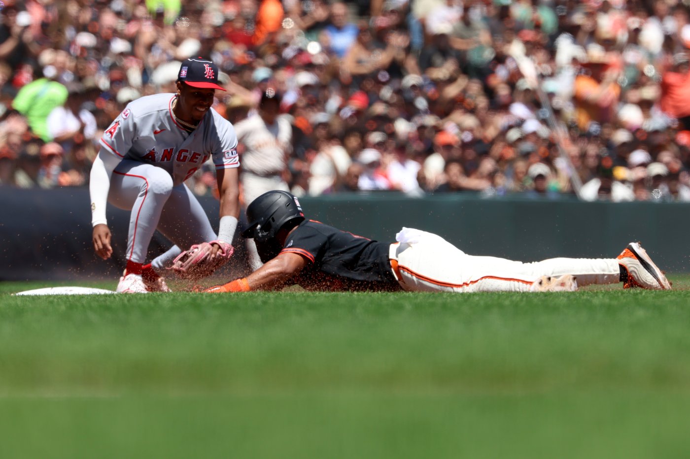 Devers, Lee hit 3-run homers, Ray pitches 6 shutout innings as Giants beat Angels 9-2 | iNFOnews.ca