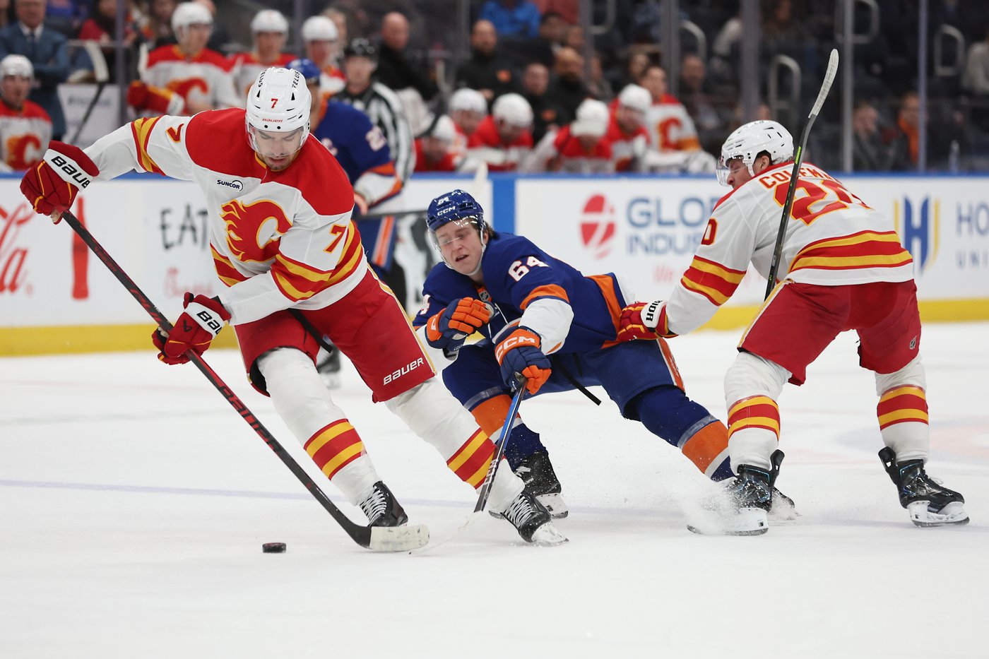 Holmstrom scores twice as Islanders hold on to beat Flames 3-2 | iNFOnews.ca