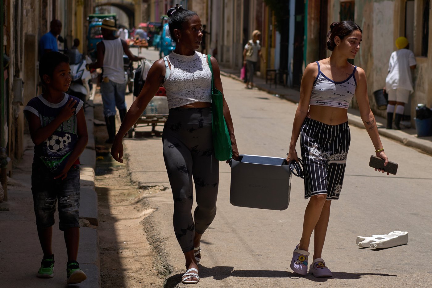 Cuba plunged into 3rd nationwide blackout in 2 weeks as fuel runs low | iNFOnews.ca Cuba plunged into 3rd nationwide blackout in 2 weeks as fuel runs low | iNFOnews.ca