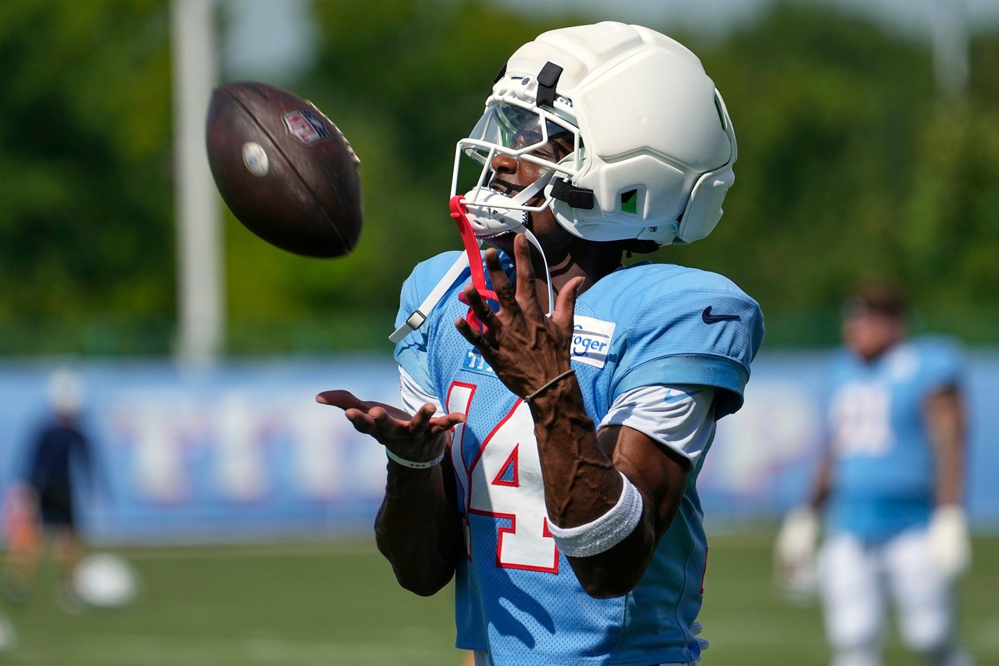 A punch, a stoppage and a side-field workout: Robert Saleh’s early message to Titans | iNFOnews.ca A punch, a stoppage and a side-field workout: Robert Saleh’s early message to Titans | iNFOnews.ca
