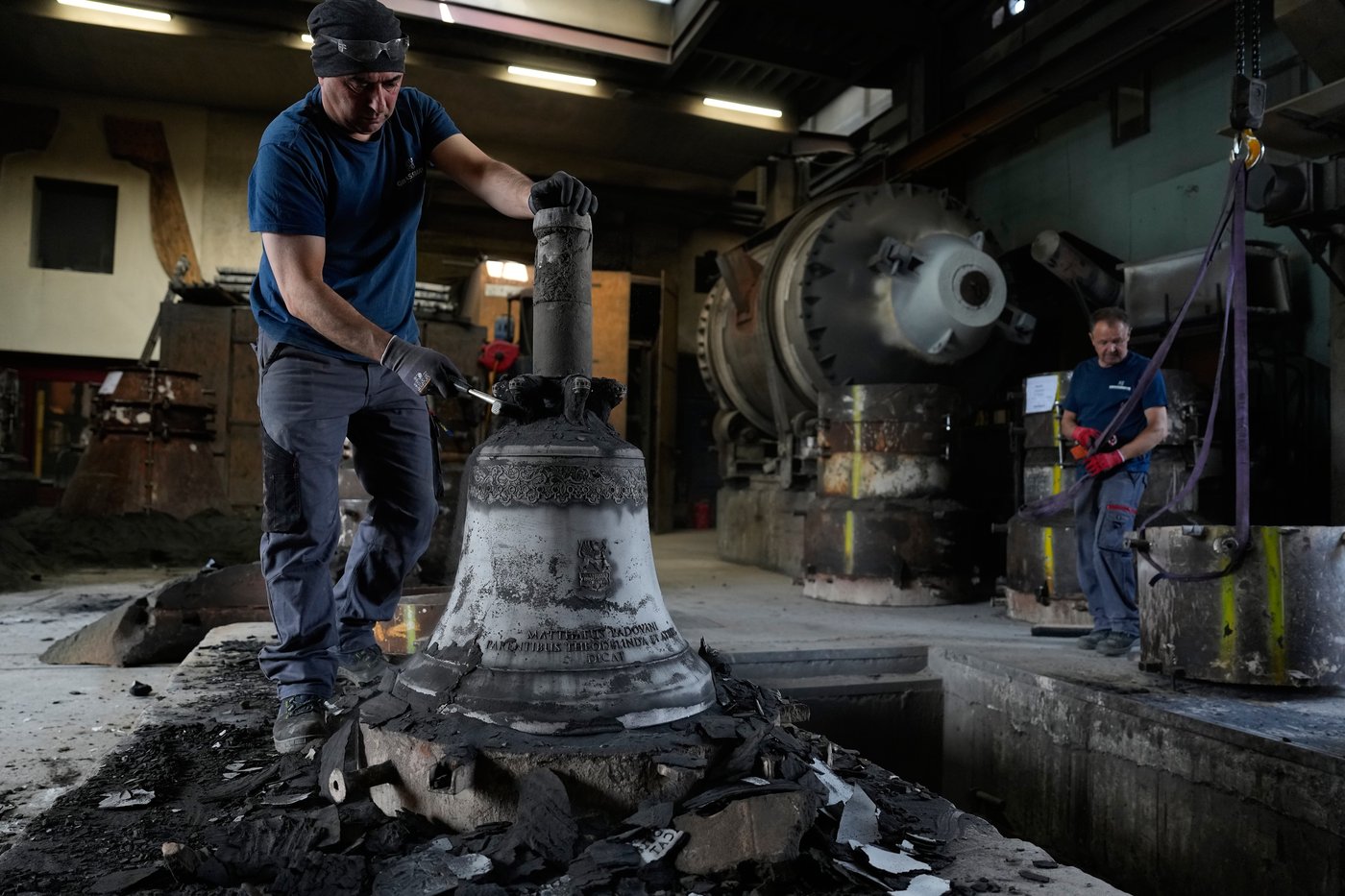 Photos show how new technology helps keep one of Europe’s last bell makers alive in Austria | iNFOnews.ca