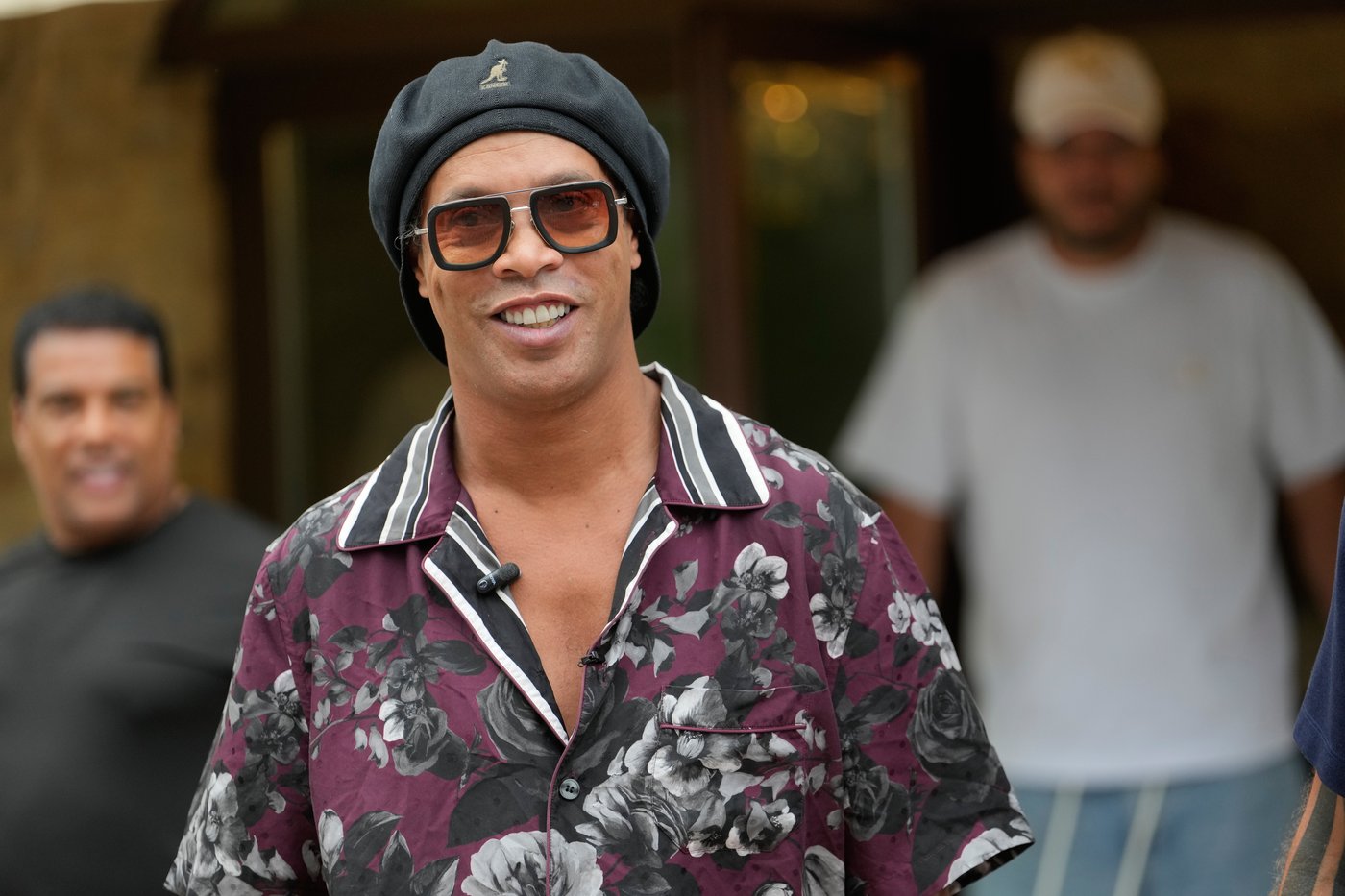 Brazil great Ronaldinho arrives in Italy for beach ceremony after signing with third-tier Ravenna | iNFOnews.ca