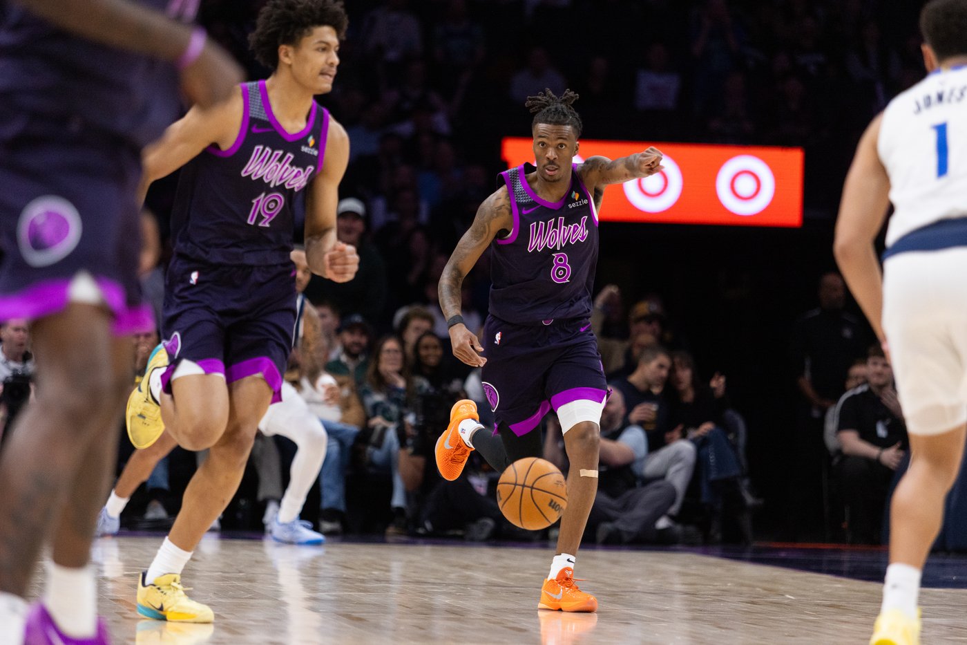 Anthony Edwards scores 40 points to help the T-wolves hand the Mavericks their 10th straight loss | iNFOnews.ca