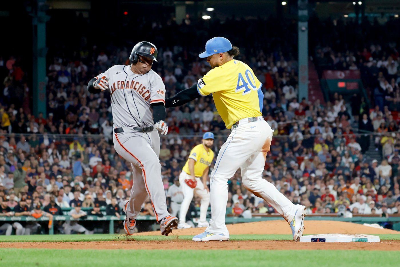 Eli White slides home headfirst with winning run, play reviewed and Red Sox rally past Giants 3-2 | iNFOnews.ca Eli White slides home headfirst with winning run, play reviewed and Red Sox rally past Giants 3-2 | iNFOnews.ca