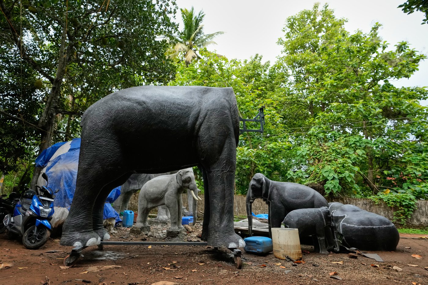 Robotic elephants are replacing live ones at Kerala temple festivals, in photos | iNFOnews.ca