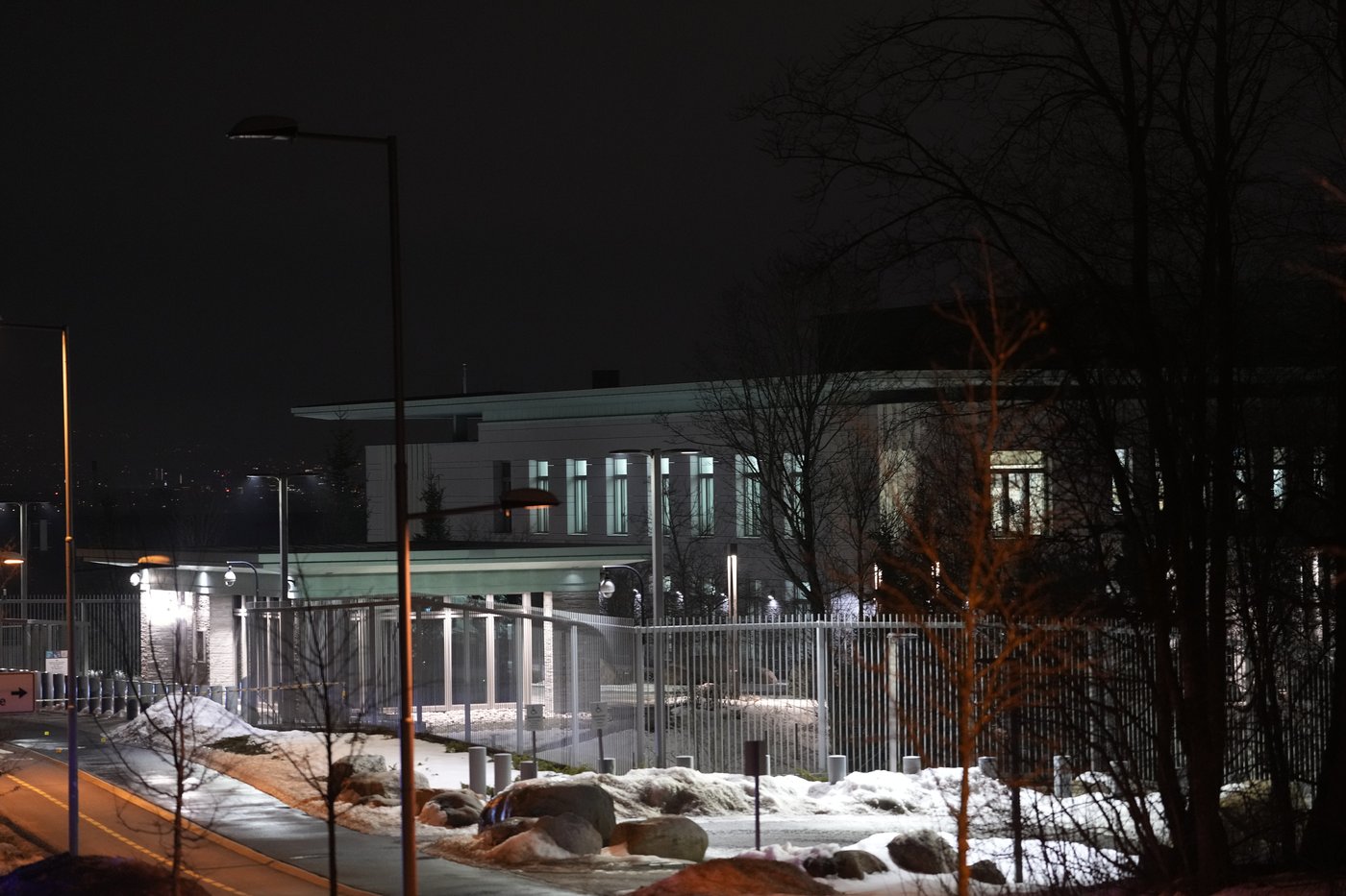Police investigate an explosion outside the US Embassy in Oslo | iNFOnews.ca