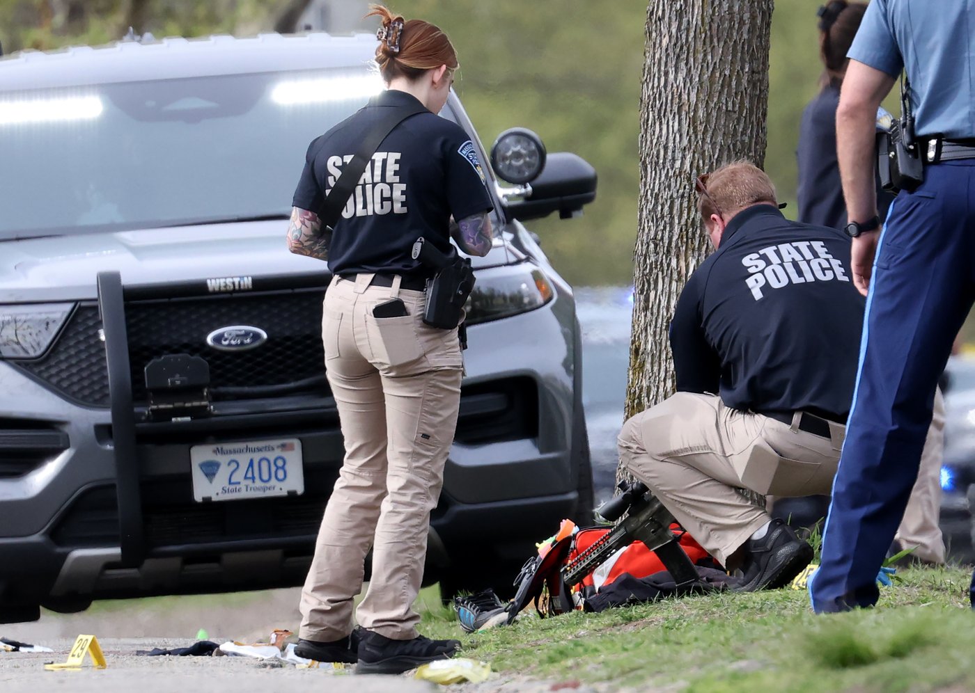Man with assault rifle wildly shoots at drivers near Boston, wounding 2, officials say | iNFOnews.ca