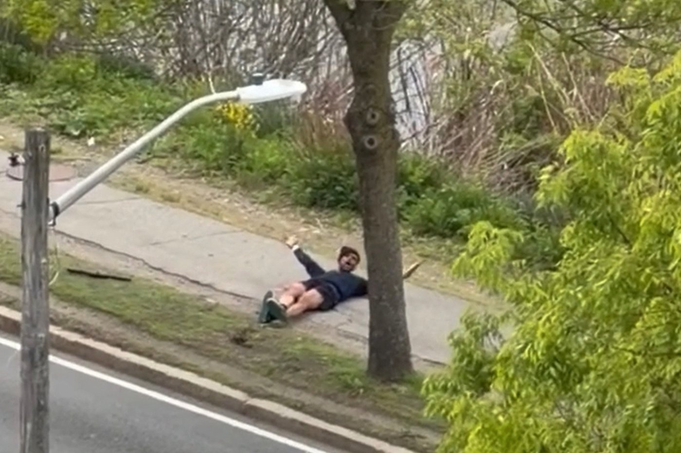 Man with assault rifle wildly shoots at drivers near Boston, wounding 2, officials say | iNFOnews.ca