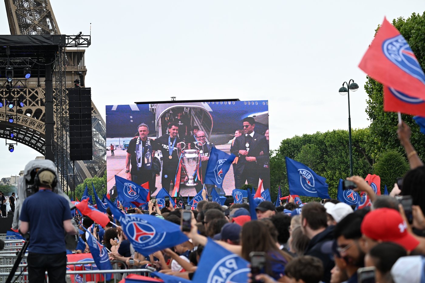 French capital hosts Paris Saint-Germain parade after clashes marred Champions League win | iNFOnews.ca