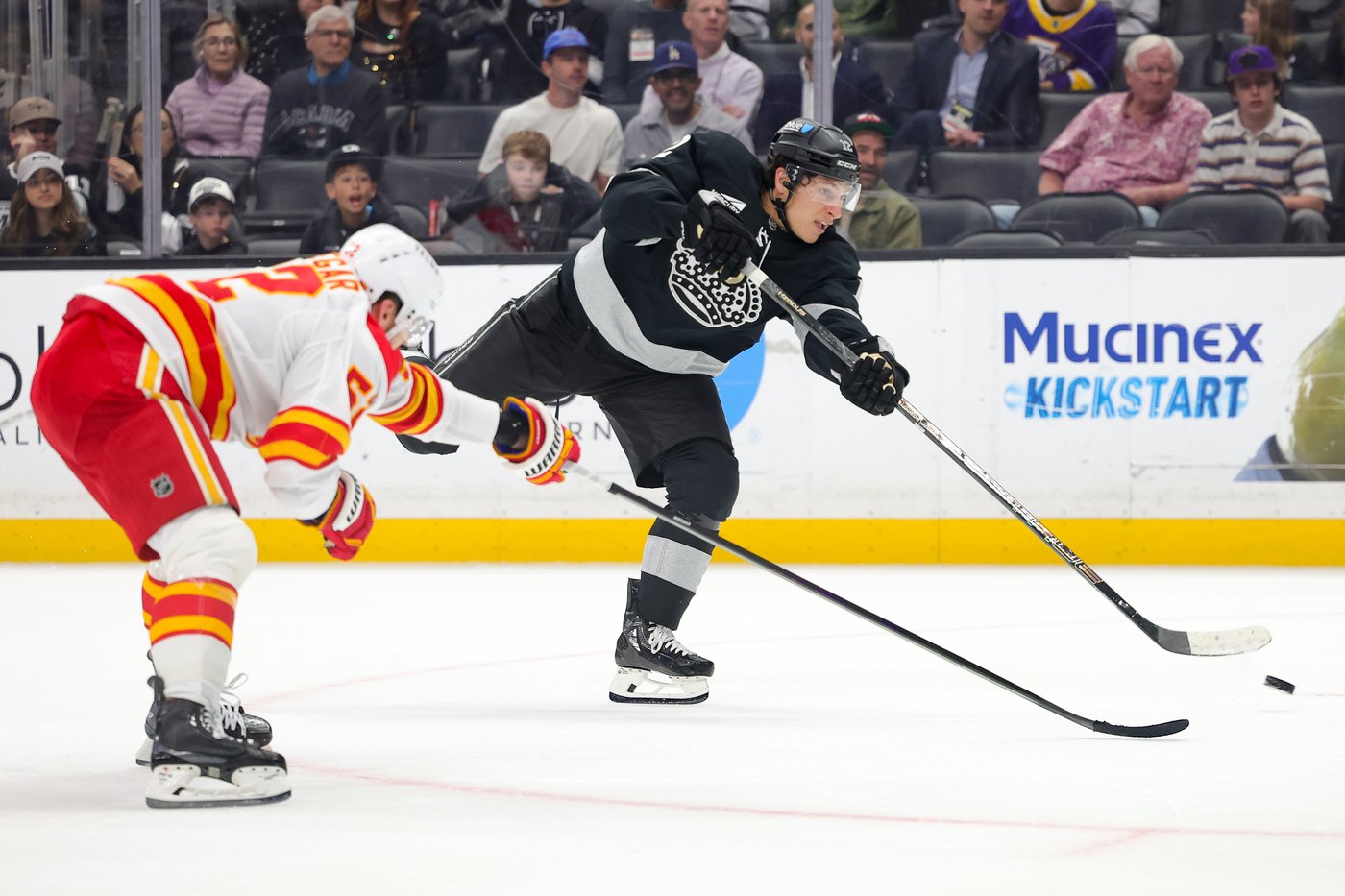 Forsberg makes 29 saves, Kings trip Flames 2-0 to end a 5-game losing skid | iNFOnews.ca