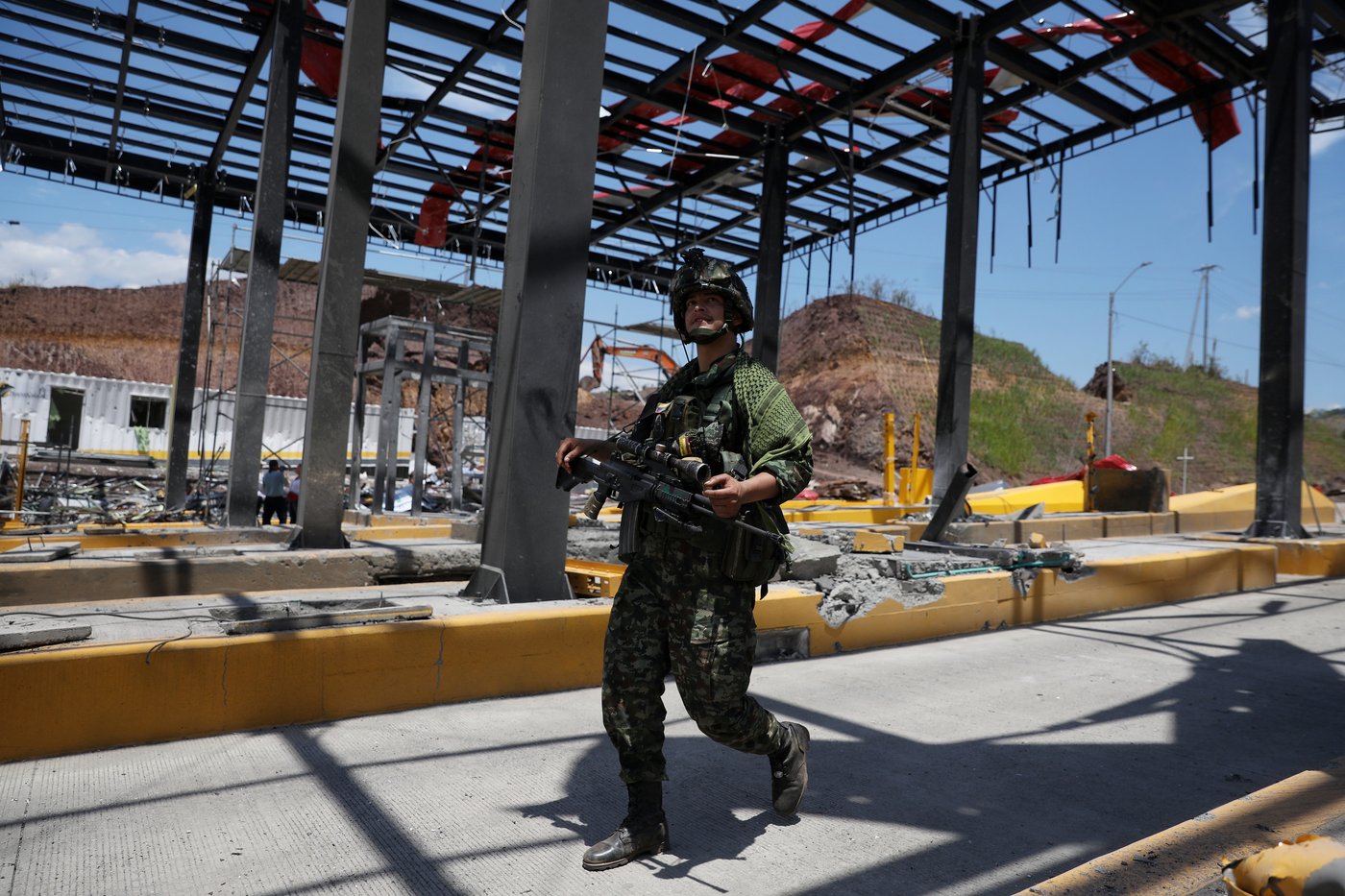 A car-bomb attack targets southwest Colombia a day after conservative president takes office | iNFOnews.ca