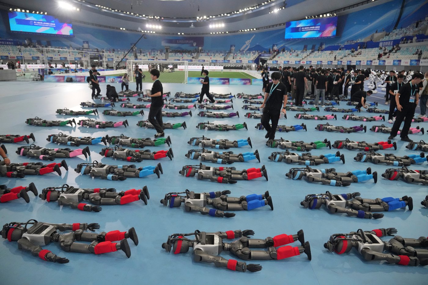 Chinese humanoid robots smash human records in 100m sprint and high jump at Beijing robot games | iNFOnews.ca