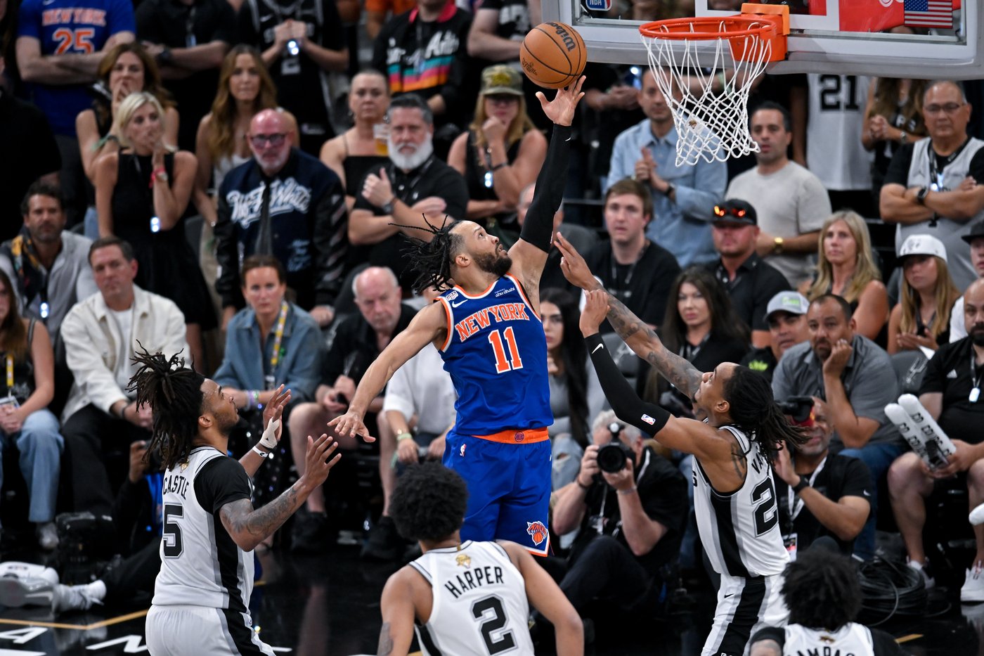 Jalen Brunson has left wrist surgery, Knicks star expected back on court this summer, AP source says | iNFOnews.ca