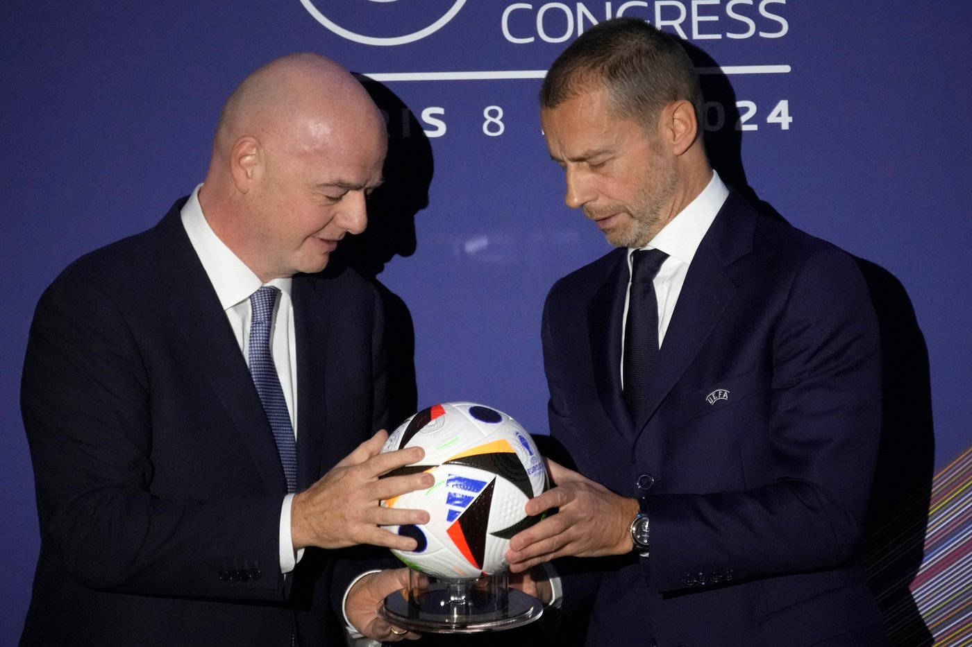 Super Cup: PSG vs Aston Villa, UEFA vs FIFA and the Somali ref barred from the World Cup | iNFOnews.ca